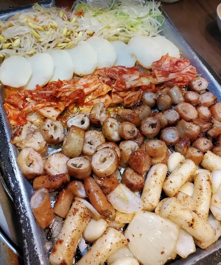 韓国焼肉の野菜と海鮮盛り合わせ